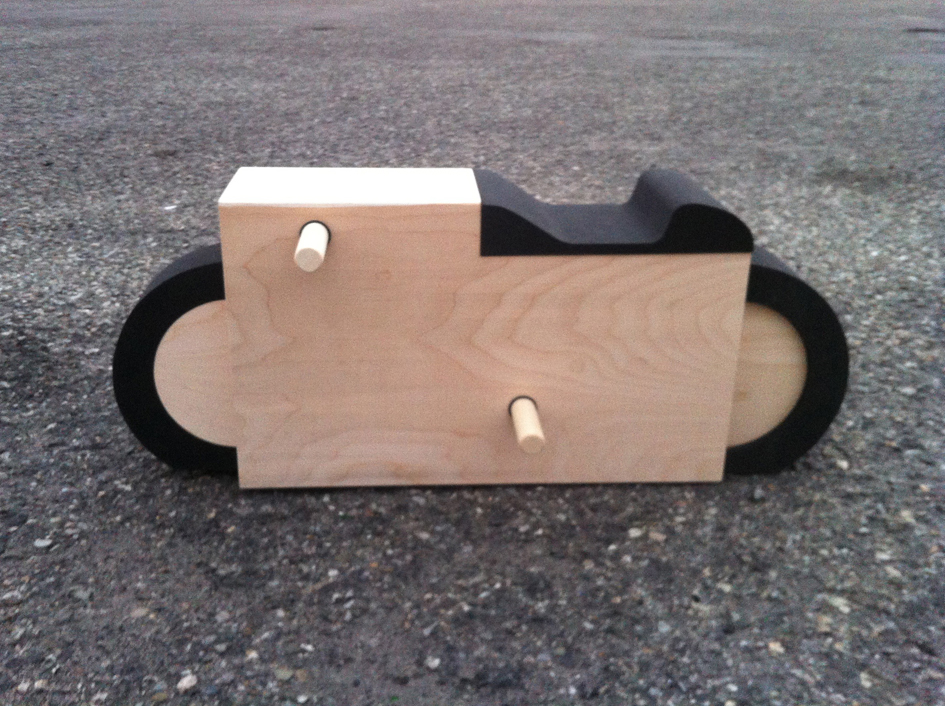 Il secondo prototipo in legno è pronto, ora è molto più leggero grazie anche alla sella ed alle ruote in poliuretano espanso ad alta densità.