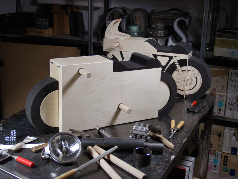 ecco la Naked...l'estrema sintesi del concetto moto nella sua forma definitiva