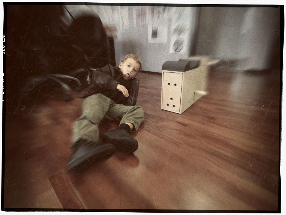 è un duro lavoro... ma qualcuno deve pur farlo... per fortuna papà mi ha già montato il manubrio e le pedane e li ha fissati con gli appositi o-ring in dotazione