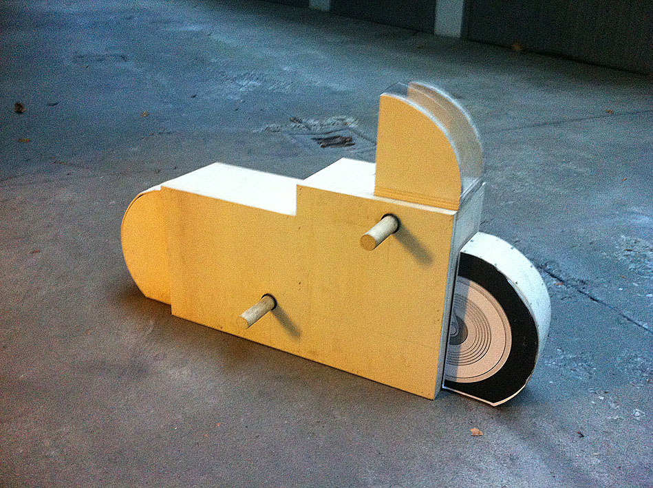 c'è voluto più di un anno per il primo prototipo in legno...troppe cose da fare...