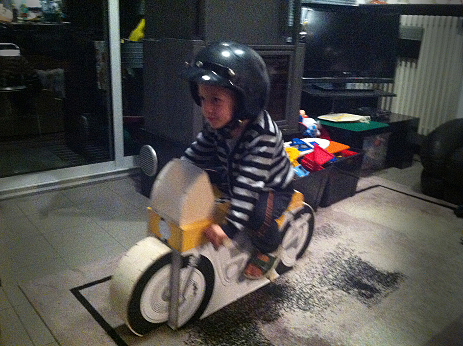 alcuni ritocchi e di nuovo in pista...una foto "rubata" durante uno dei primi test su "strada"...e se la mettessimo in produzione?